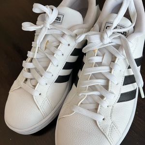 ADIDAS WOMEN’S GRAND COURT